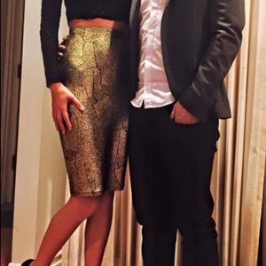 Gorgeous gold patterned pencil skirt